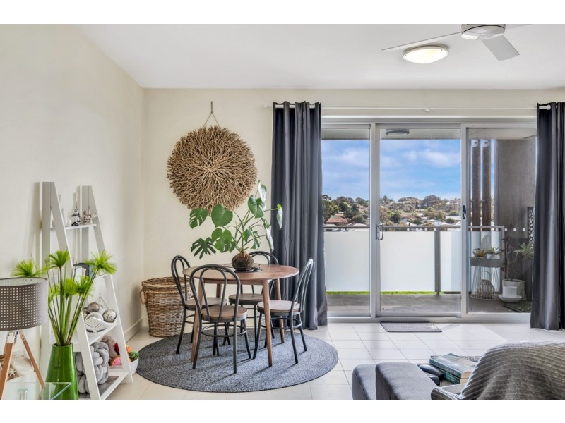 21/2 Ochre Place, Christie Downs SA 5164