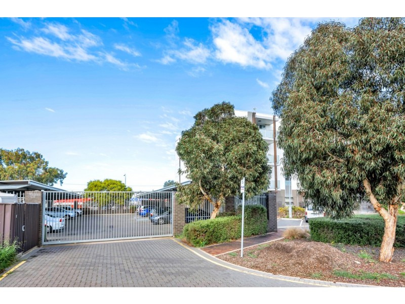 21/2 Ochre Place, Christie Downs SA 5164