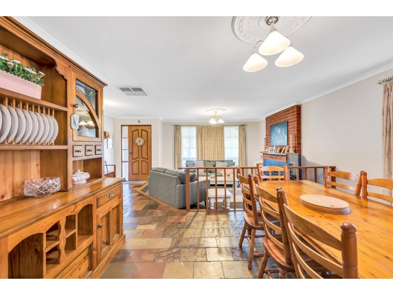 9 Banksia Road, Aberfoyle Park SA 5159