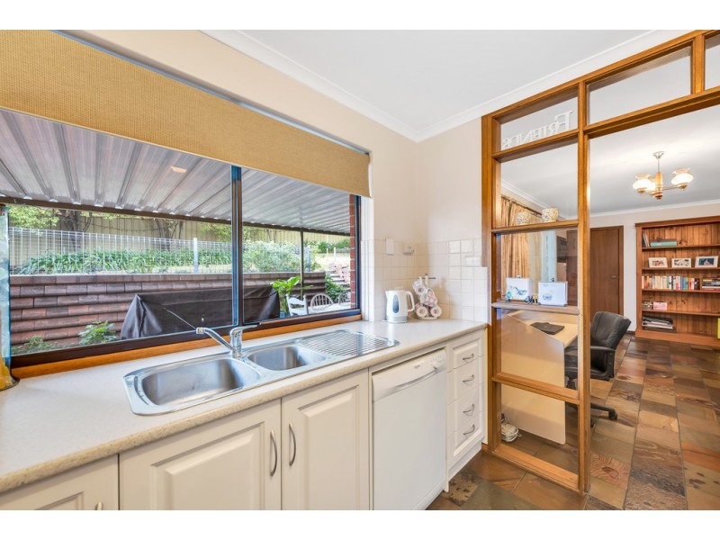 9 Banksia Road, Aberfoyle Park SA 5159