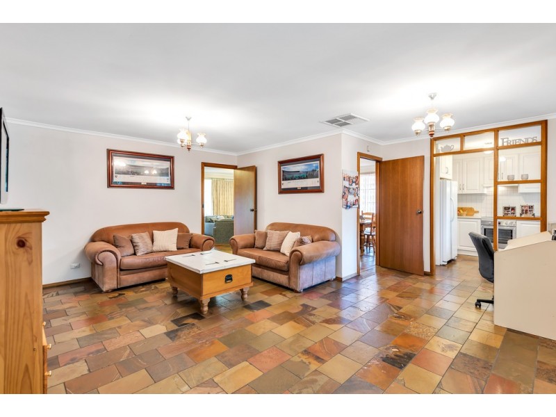 9 Banksia Road, Aberfoyle Park SA 5159