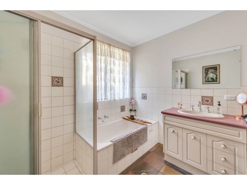 9 Banksia Road, Aberfoyle Park SA 5159