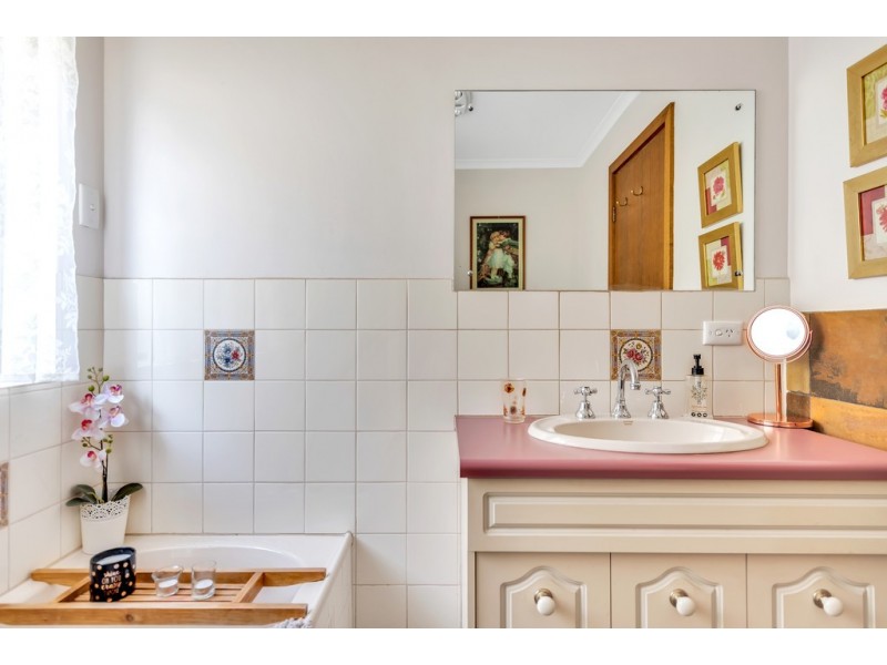 9 Banksia Road, Aberfoyle Park SA 5159