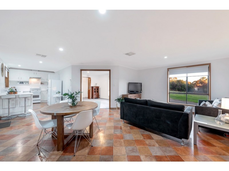 29 Magnolia Avenue, Happy Valley SA 5159