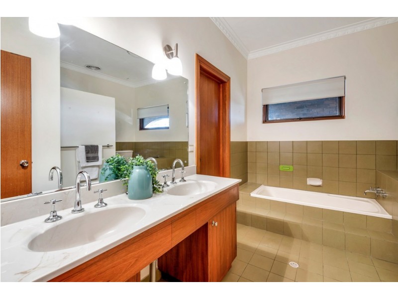 9 Regano Road, Flagstaff Hill SA 5159