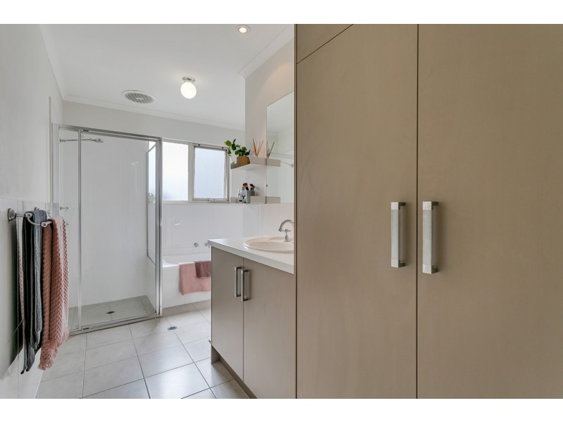 33 Limbert Avenue, Seacombe Gardens SA 5047