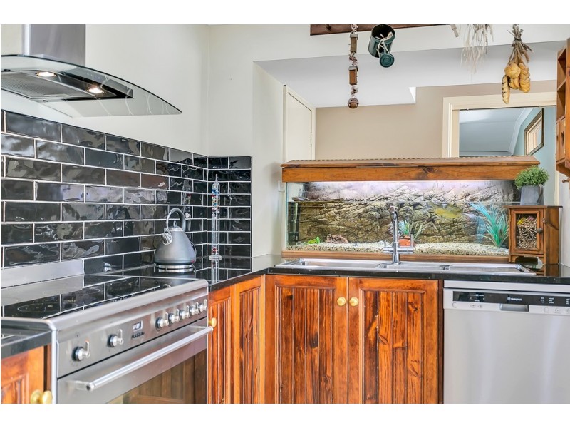 16 Lepena Crescent, Hallett Cove SA 5158