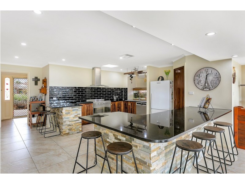 16 Lepena Crescent, Hallett Cove SA 5158