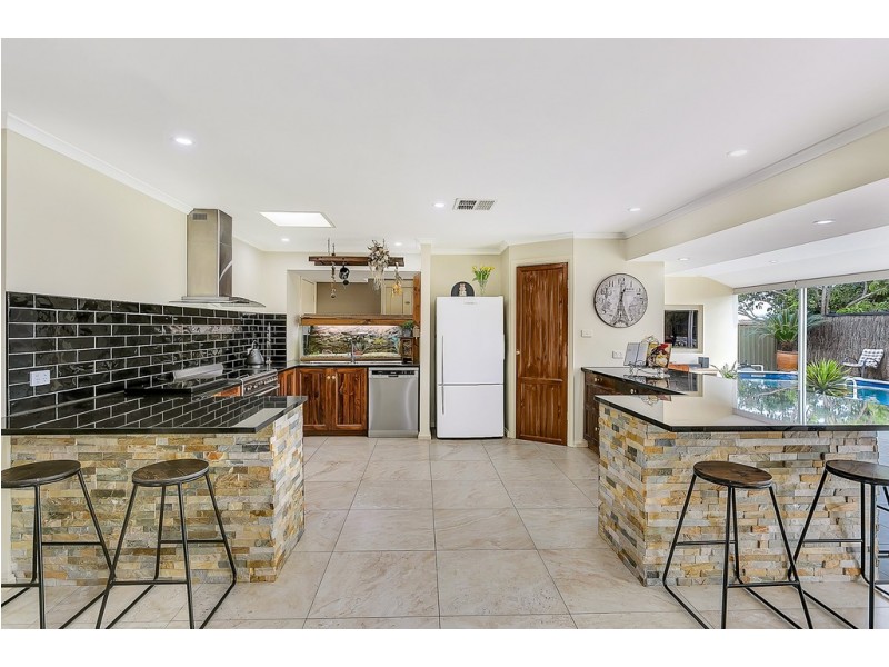 16 Lepena Crescent, Hallett Cove SA 5158