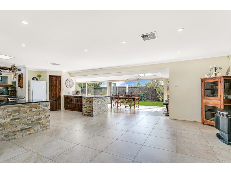 16 Lepena Crescent, Hallett Cove SA 5158