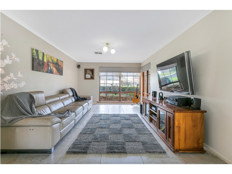 16 Lepena Crescent, Hallett Cove SA 5158