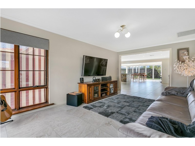 16 Lepena Crescent, Hallett Cove SA 5158
