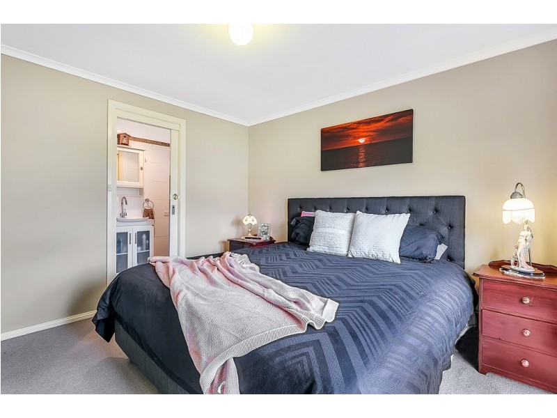 16 Lepena Crescent, Hallett Cove SA 5158