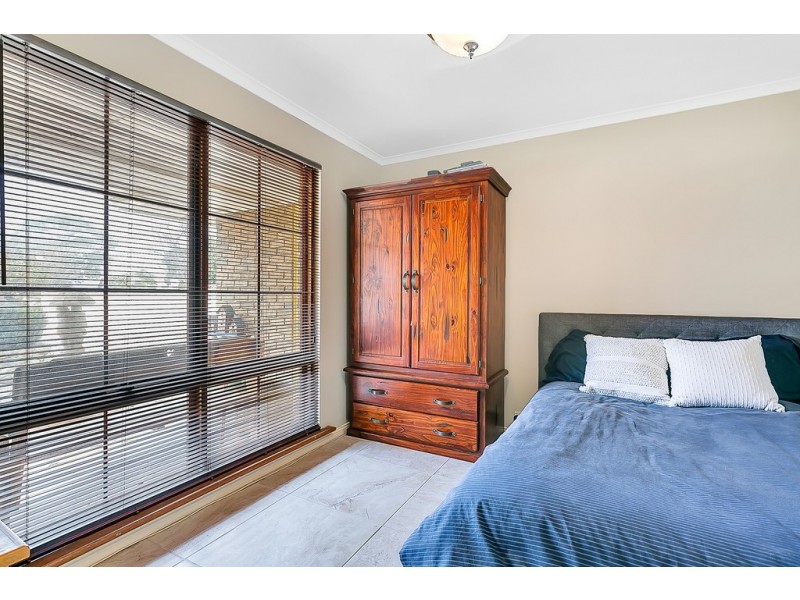 16 Lepena Crescent, Hallett Cove SA 5158
