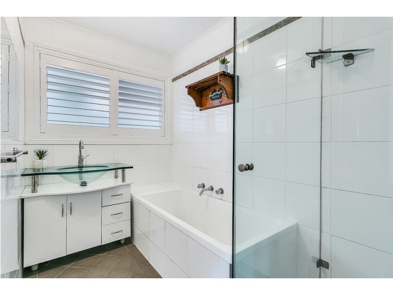16 Lepena Crescent, Hallett Cove SA 5158