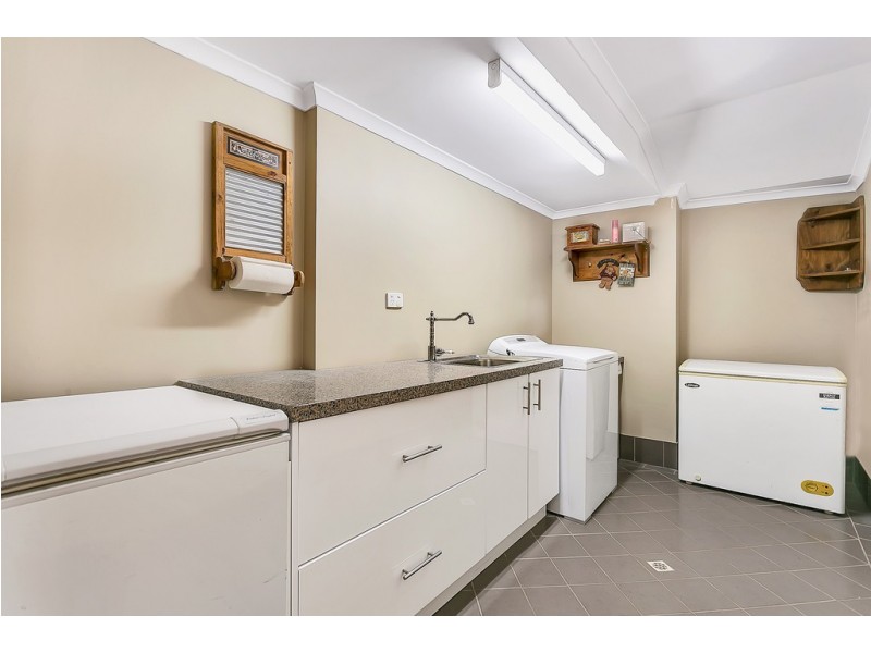 16 Lepena Crescent, Hallett Cove SA 5158