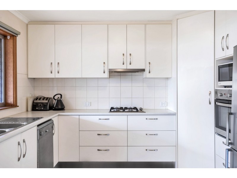 2 Gundowringa Avenue, Happy Valley SA 5159