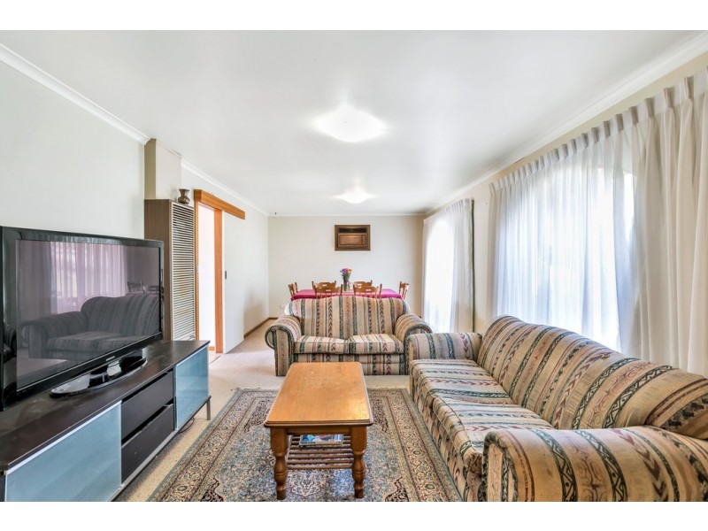 2 Gundowringa Avenue, Happy Valley SA 5159