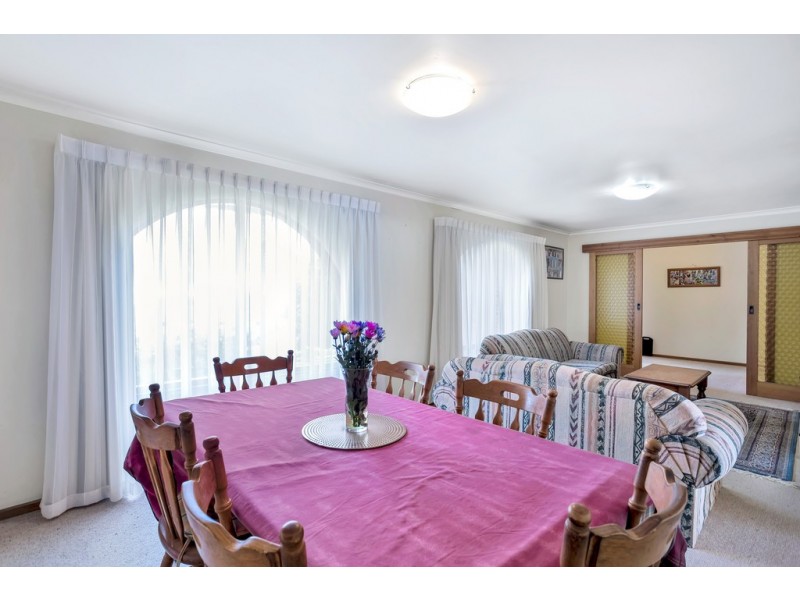 2 Gundowringa Avenue, Happy Valley SA 5159