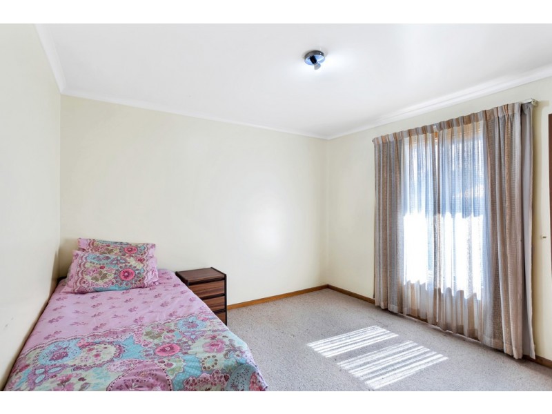 2 Gundowringa Avenue, Happy Valley SA 5159