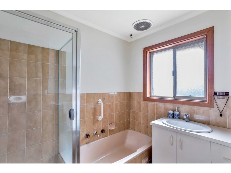 2 Gundowringa Avenue, Happy Valley SA 5159