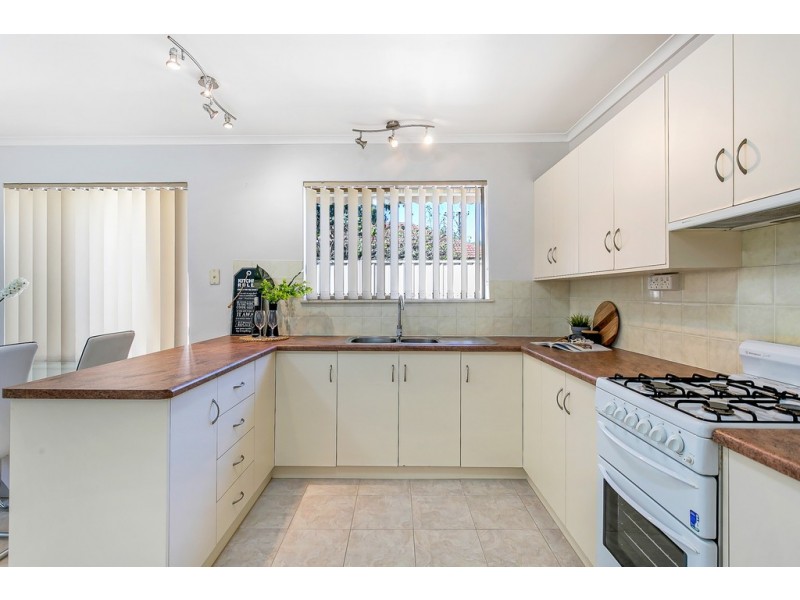 2/9 Gilbertson Avenue, Morphett Vale SA 5162