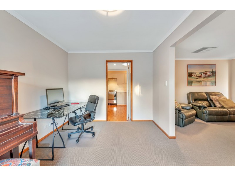 11 Warburton Drive, Woodcroft SA 5162