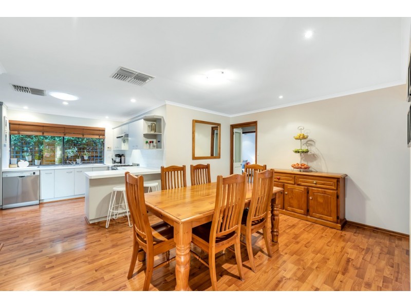 11 Warburton Drive, Woodcroft SA 5162