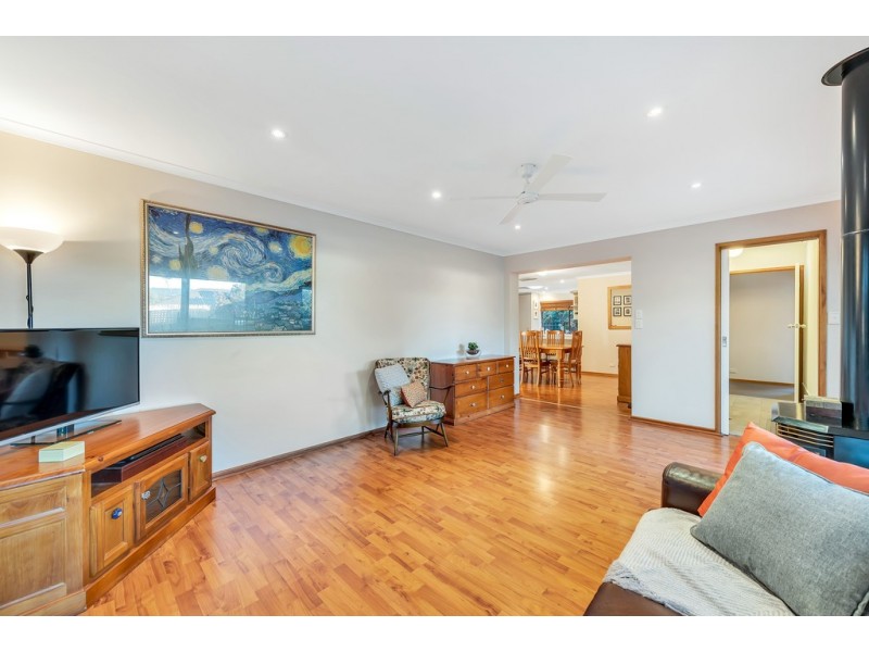 11 Warburton Drive, Woodcroft SA 5162