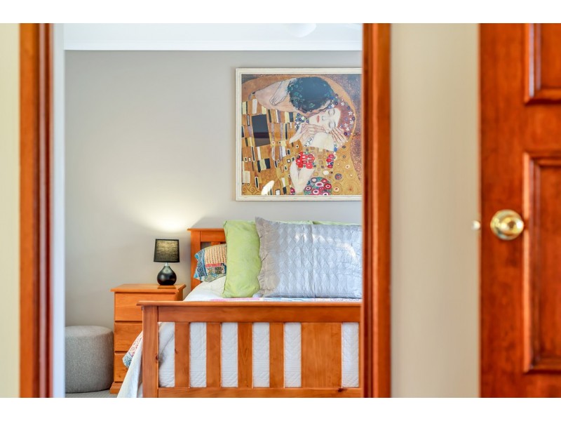 11 Warburton Drive, Woodcroft SA 5162