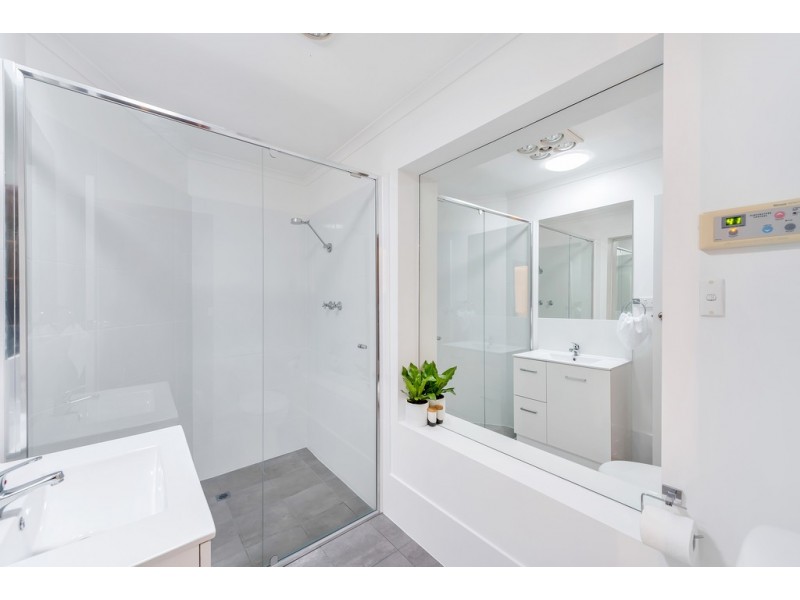 11 Warburton Drive, Woodcroft SA 5162