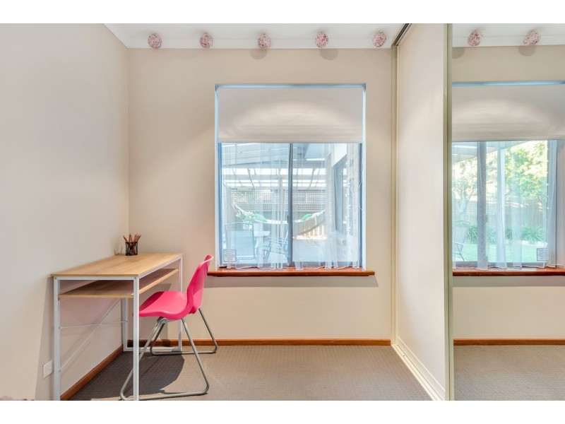 11 Warburton Drive, Woodcroft SA 5162