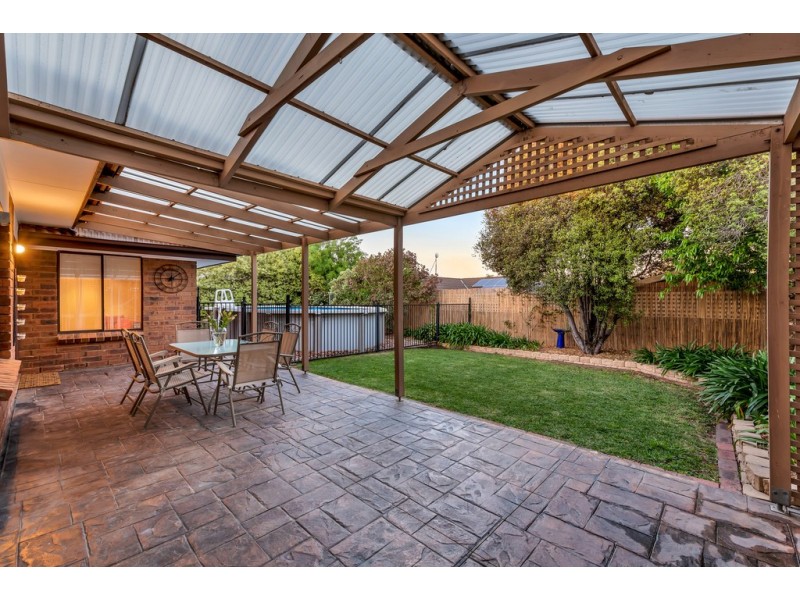 11 Warburton Drive, Woodcroft SA 5162