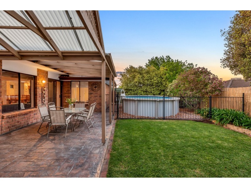 11 Warburton Drive, Woodcroft SA 5162