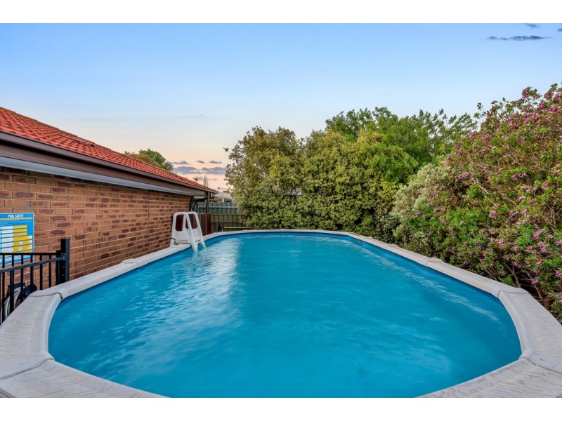 11 Warburton Drive, Woodcroft SA 5162