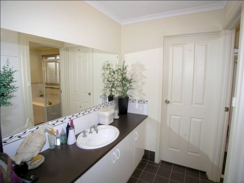 10 Kari Crescent, Huntfield Heights SA 5163