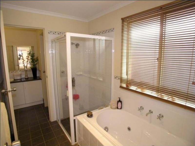10 Kari Crescent, Huntfield Heights SA 5163
