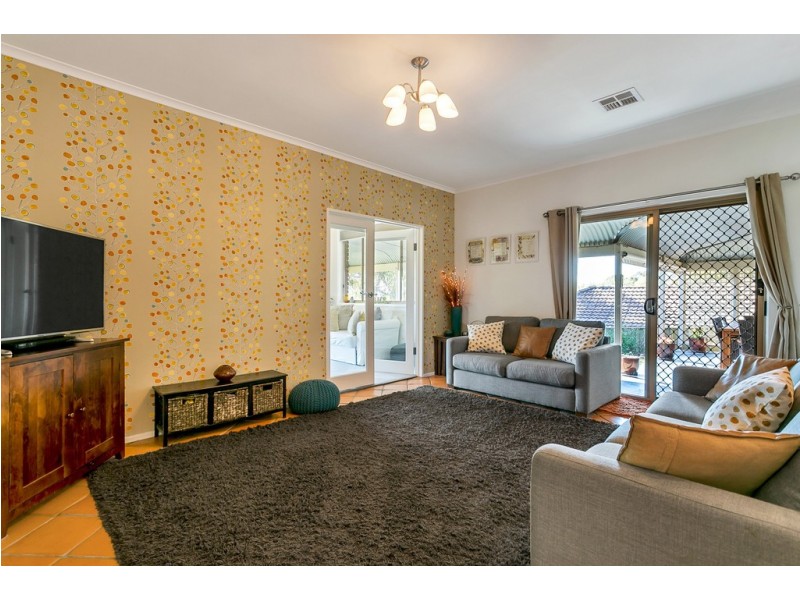 11 Singer Drive, Happy Valley SA 5159