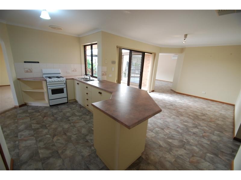14 Zoran Ct, Woodcroft SA 5162