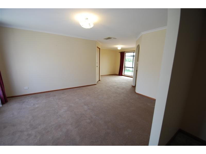 14 Zoran Ct, Woodcroft SA 5162
