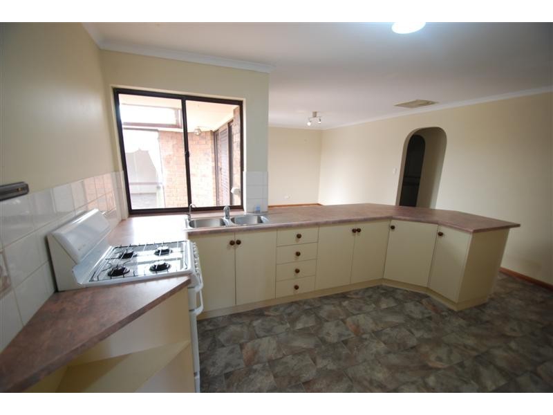 14 Zoran Ct, Woodcroft SA 5162