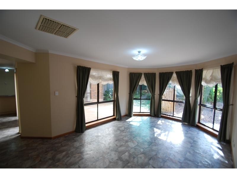 14 Zoran Ct, Woodcroft SA 5162