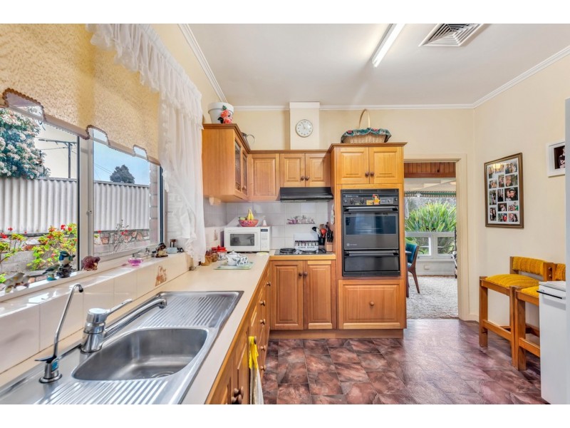 7 Jordan Avenue, Happy Valley SA 5159