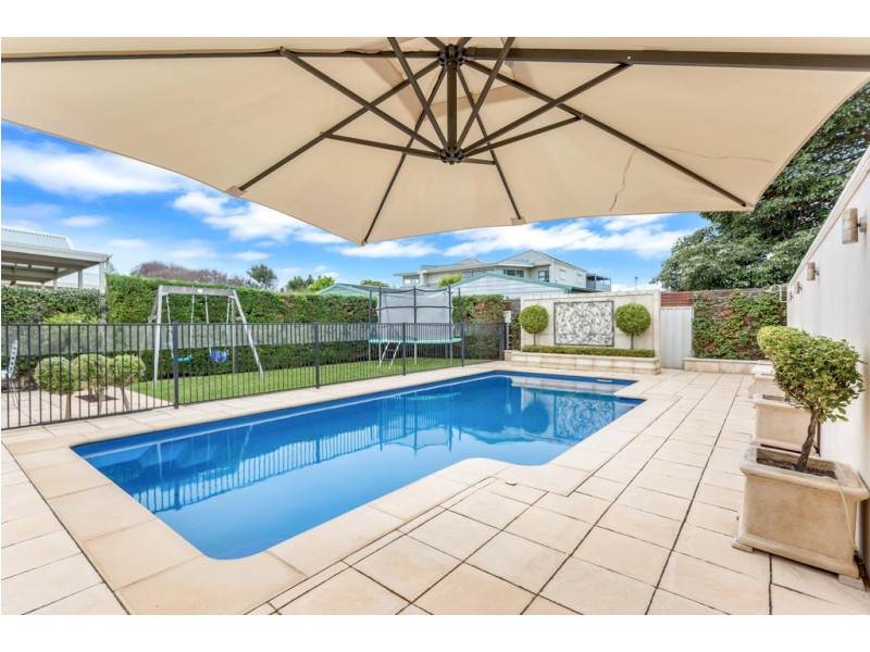 15 Carnarvon Avenue, Glenelg North SA 5045