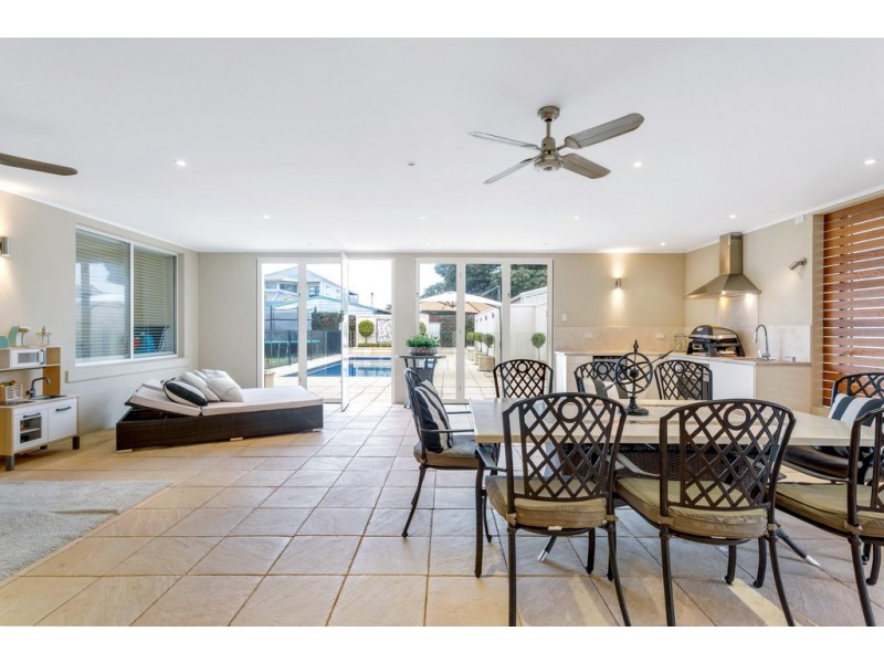 15 Carnarvon Avenue, Glenelg North SA 5045