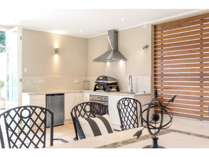15 Carnarvon Avenue, Glenelg North SA 5045