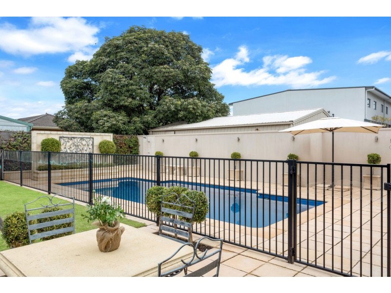 15 Carnarvon Avenue, Glenelg North SA 5045