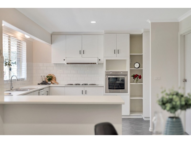 2b Canberra Drive, Aberfoyle Park SA 5159