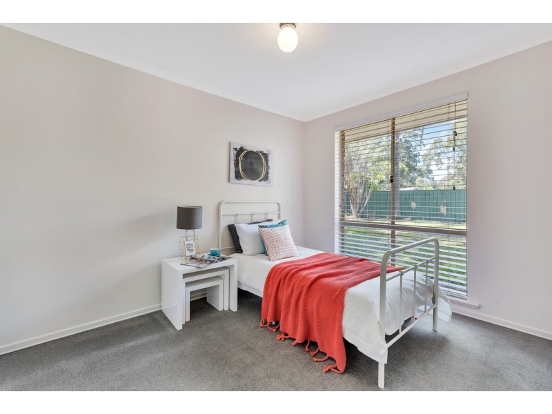 2b Canberra Drive, Aberfoyle Park SA 5159