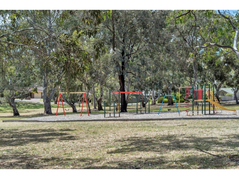 2b Canberra Drive, Aberfoyle Park SA 5159